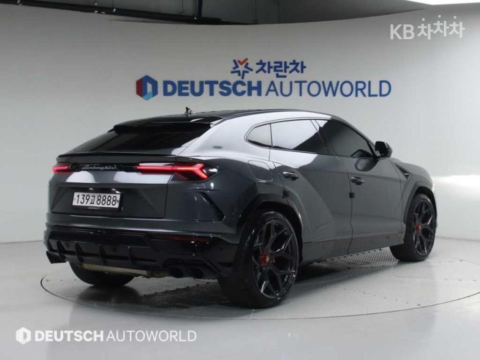 Lamborghini Urus — miniaturë 2