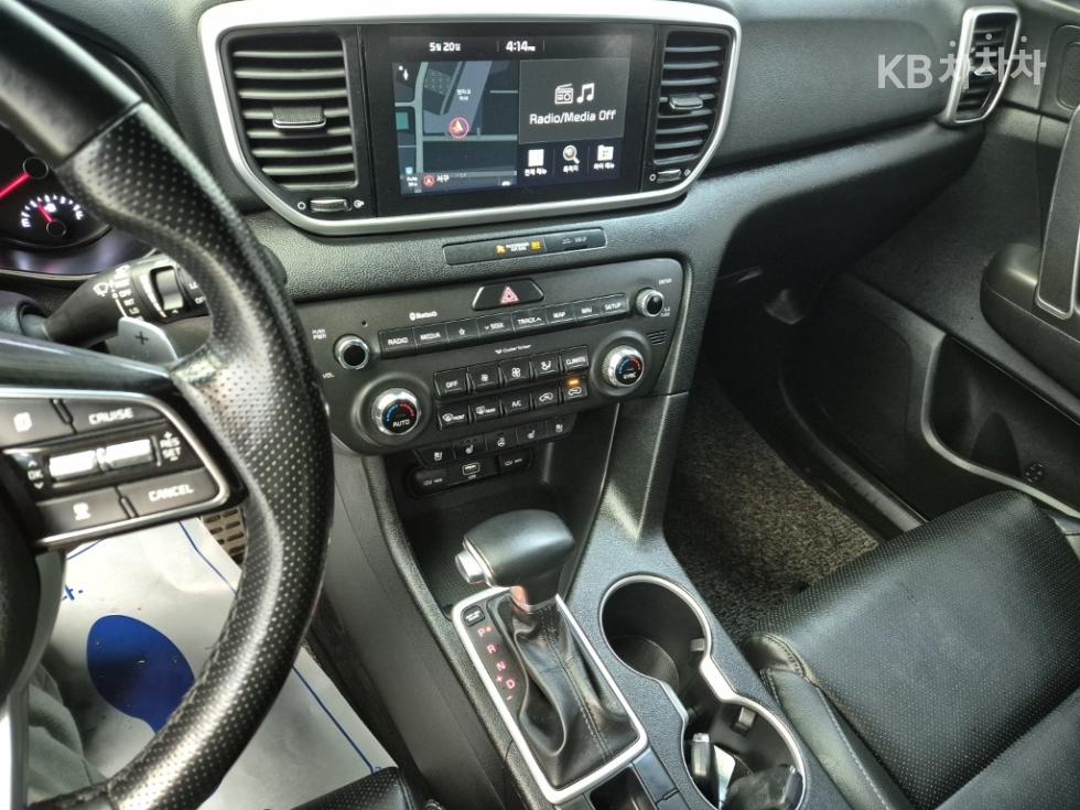2022 - kia sportage