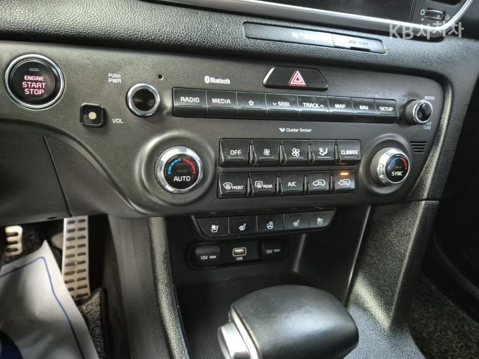 2022 - kia sportage