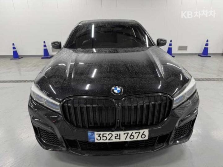 BMW 7 Series G11 740Li xDrive M Sport