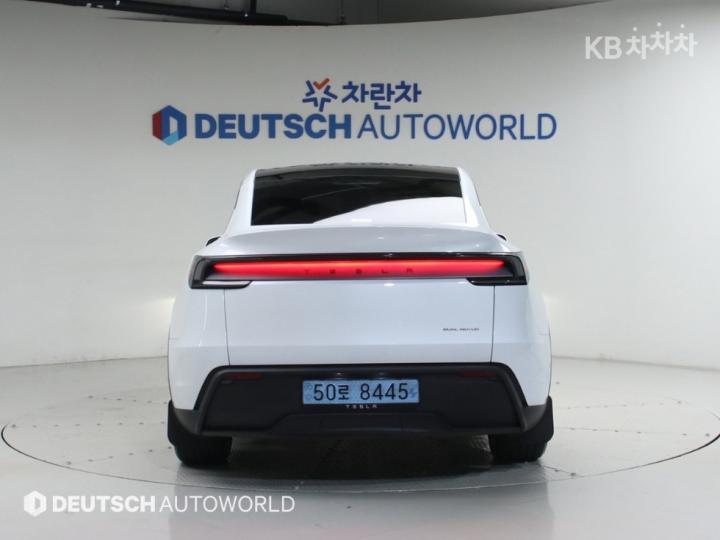 Tesla Model Y Long Range 5
