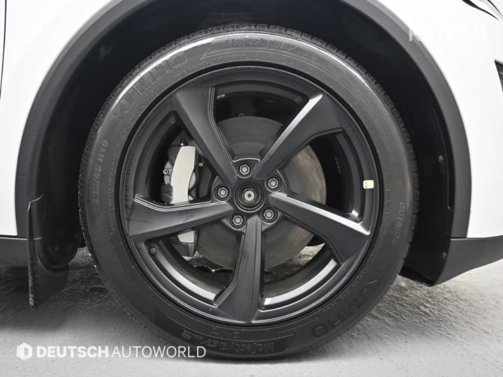 Tesla Model Y Long Range 6