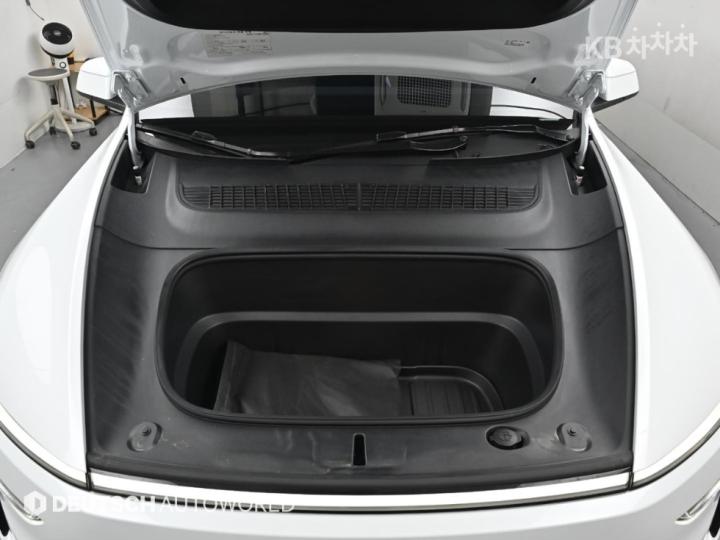 Tesla Model Y Long Range 7