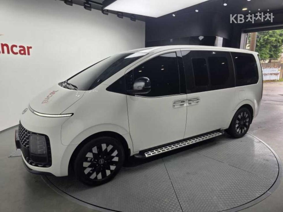 2025 hyundai staria
