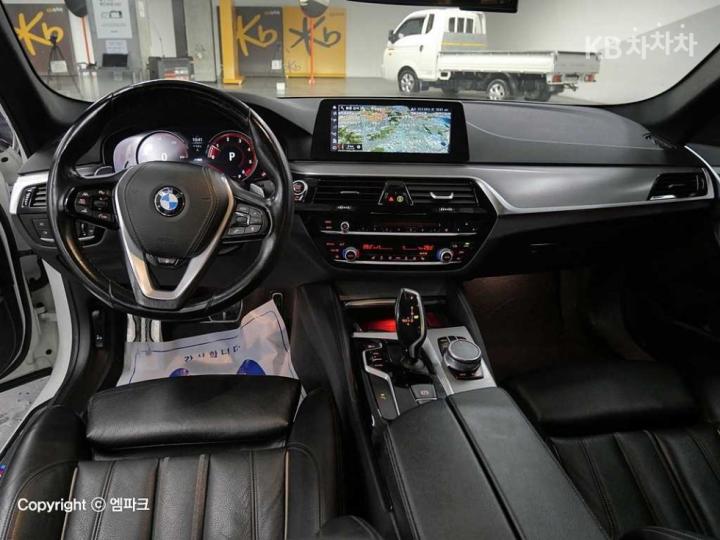BMW 5 Series G30 520d xDrive M Sport Package 7