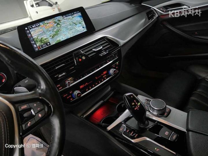BMW 5 Series G30 520d xDrive M Sport Package 10