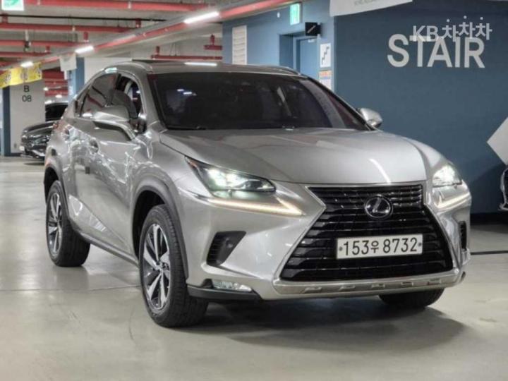 Lexus NX 300h Supreme 3