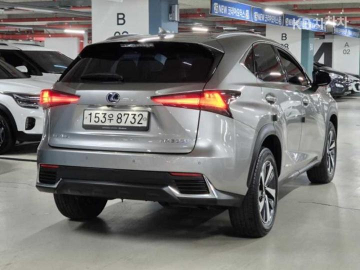 Lexus NX 300h Supreme 4