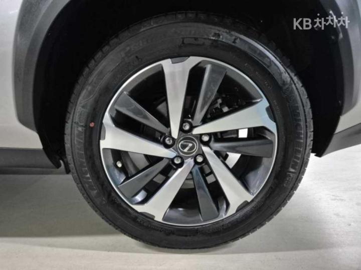 Lexus NX 300h Supreme 8
