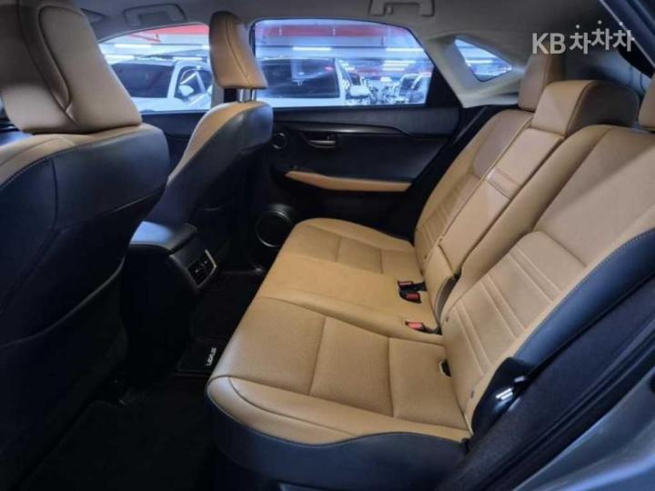 Lexus NX 300h Supreme 9