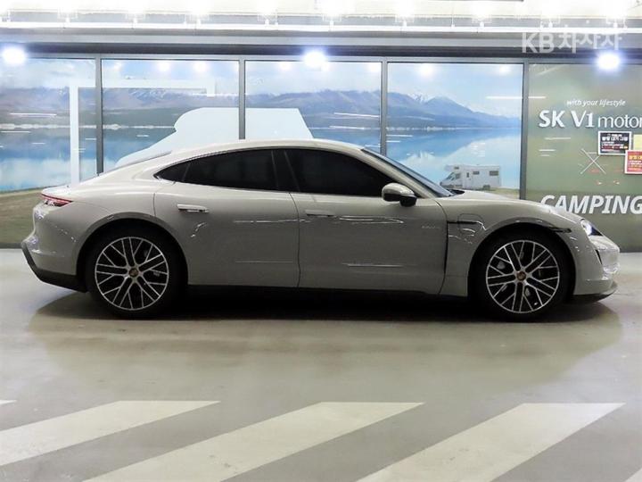Porsche Taycan Base 4