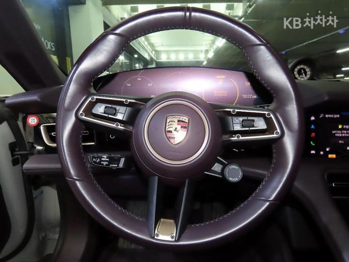 Porsche Taycan Base 9