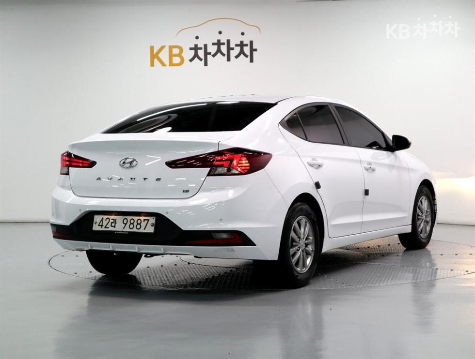 Hyundai Avante — miniaturë 4