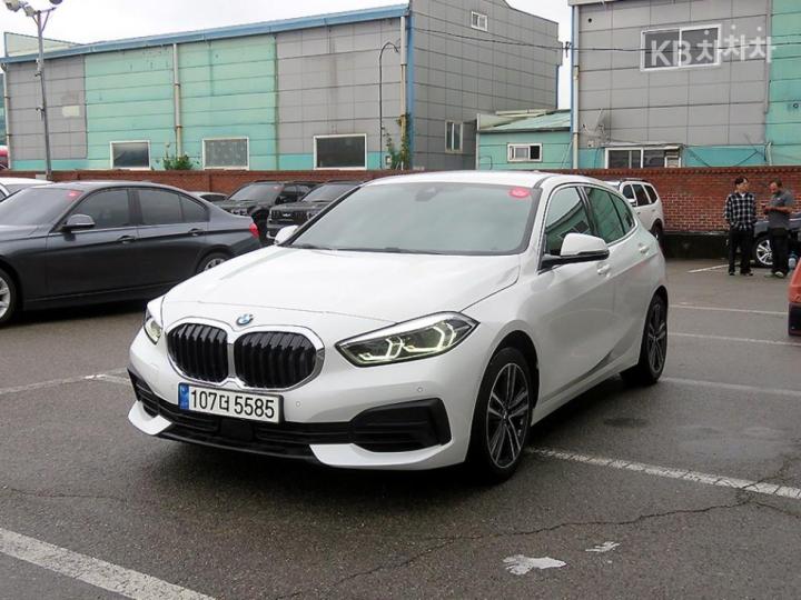 BMW 1 Series F40 120i Advantage