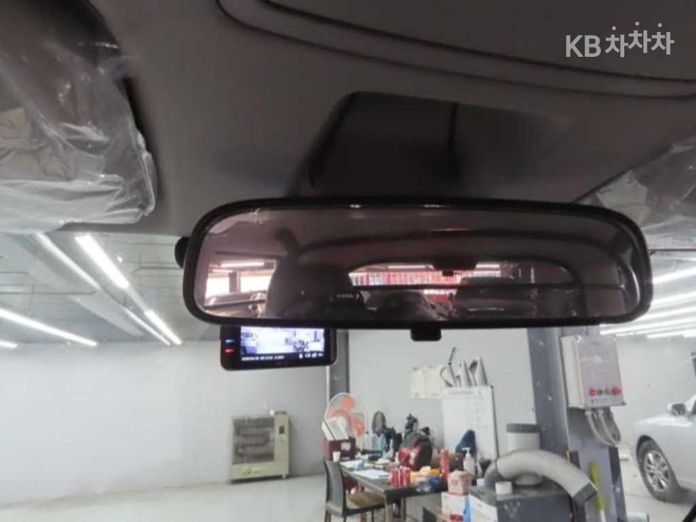 2023 - kia kia