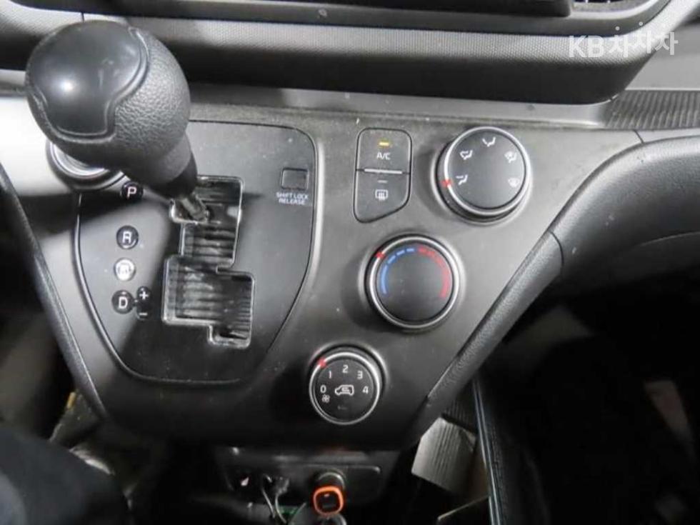 2023 - kia kia