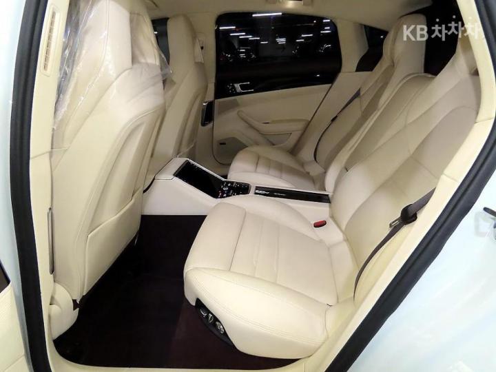 Porsche Panamera 971 3.0 4 Base Type 8