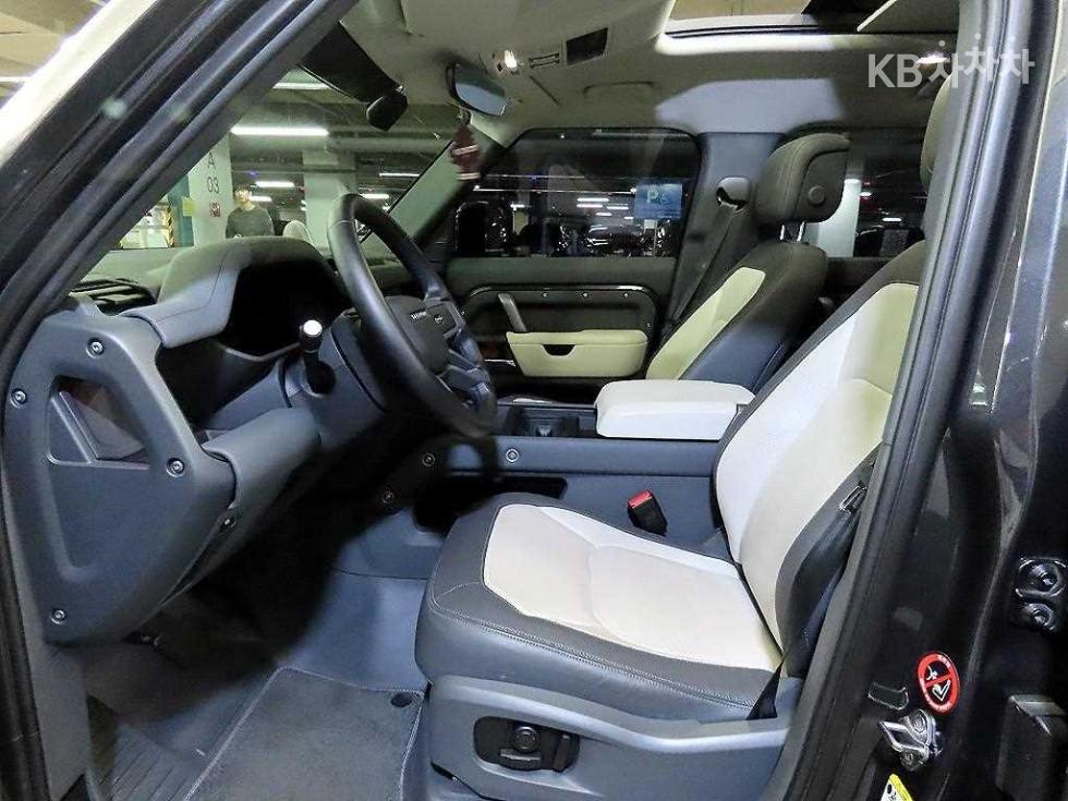 2024 Land Rover (L663) photo