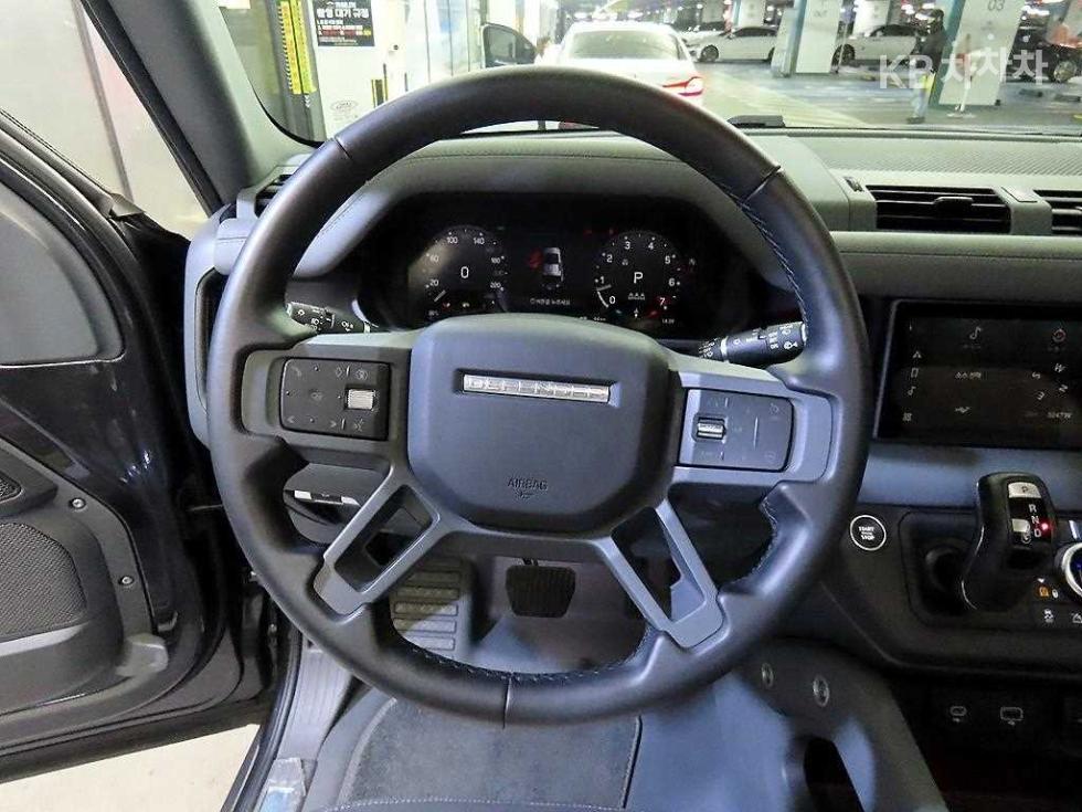 2024 Land Rover (L663) photo