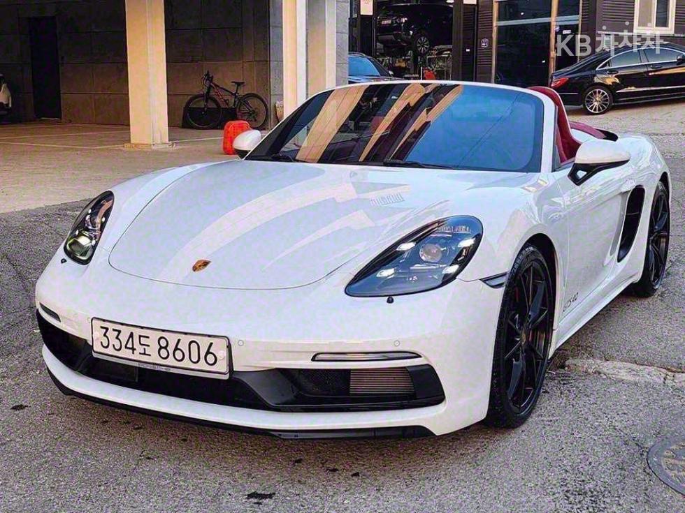 2023 Porsche 718 photo