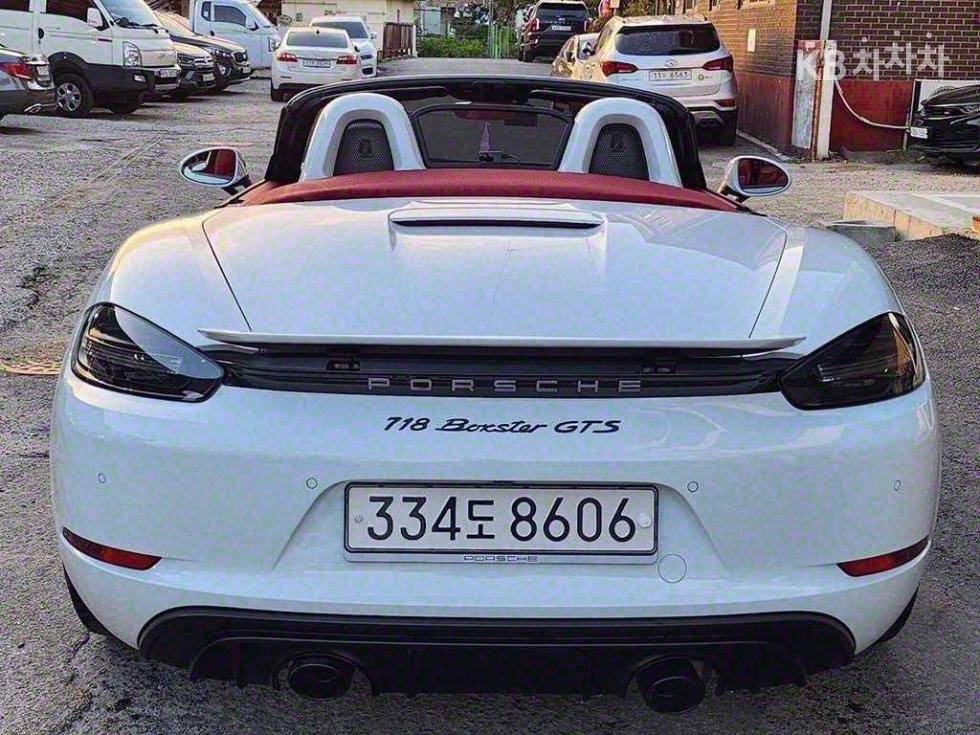 2023 Porsche 718 photo