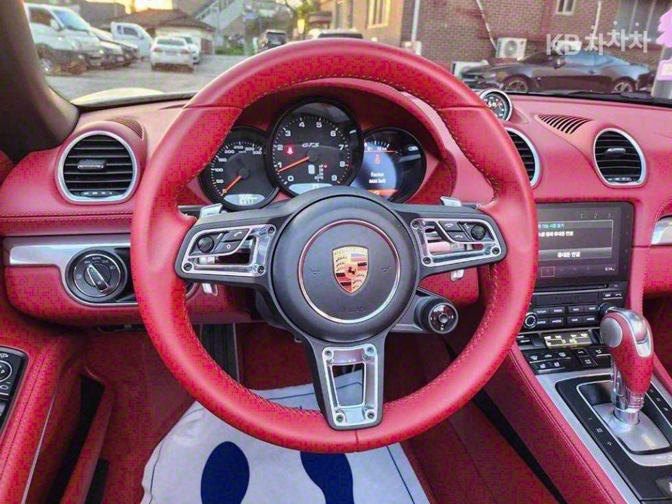 2023 Porsche 718 photo