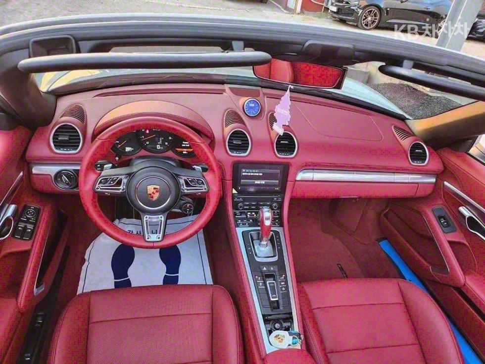 2023 Porsche 718 photo