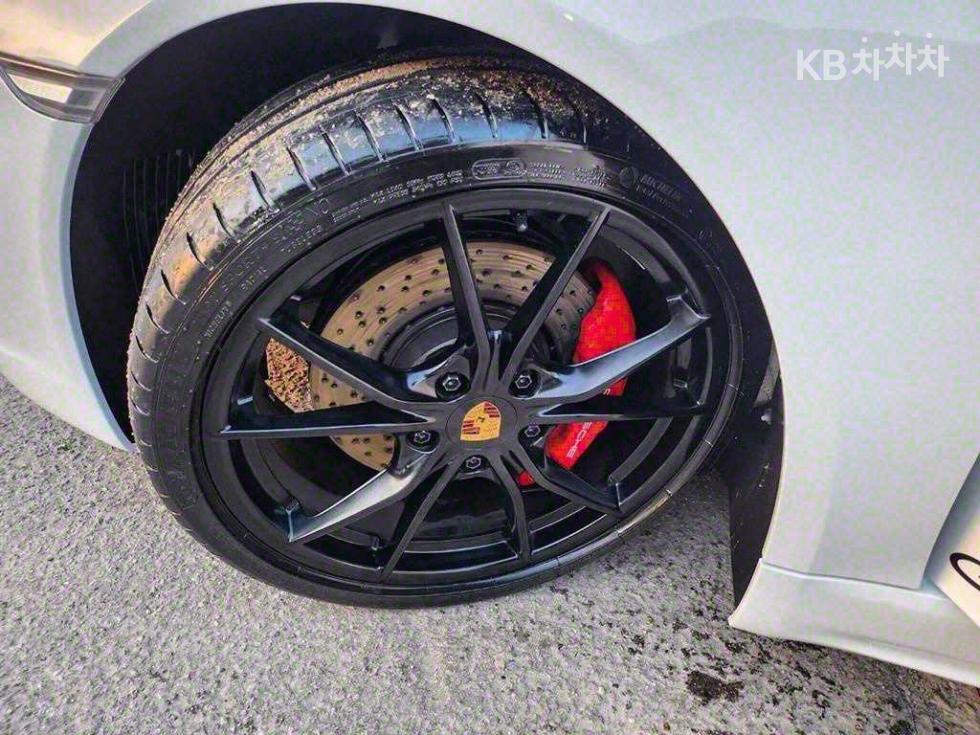 2023 Porsche 718 photo