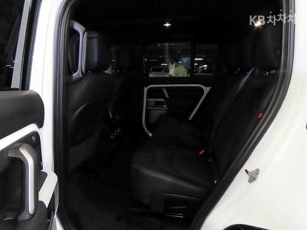 Land Rover Defender — miniaturë 7