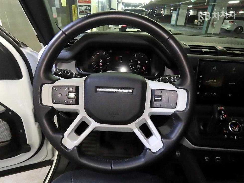 Land Rover Defender — miniaturë 8