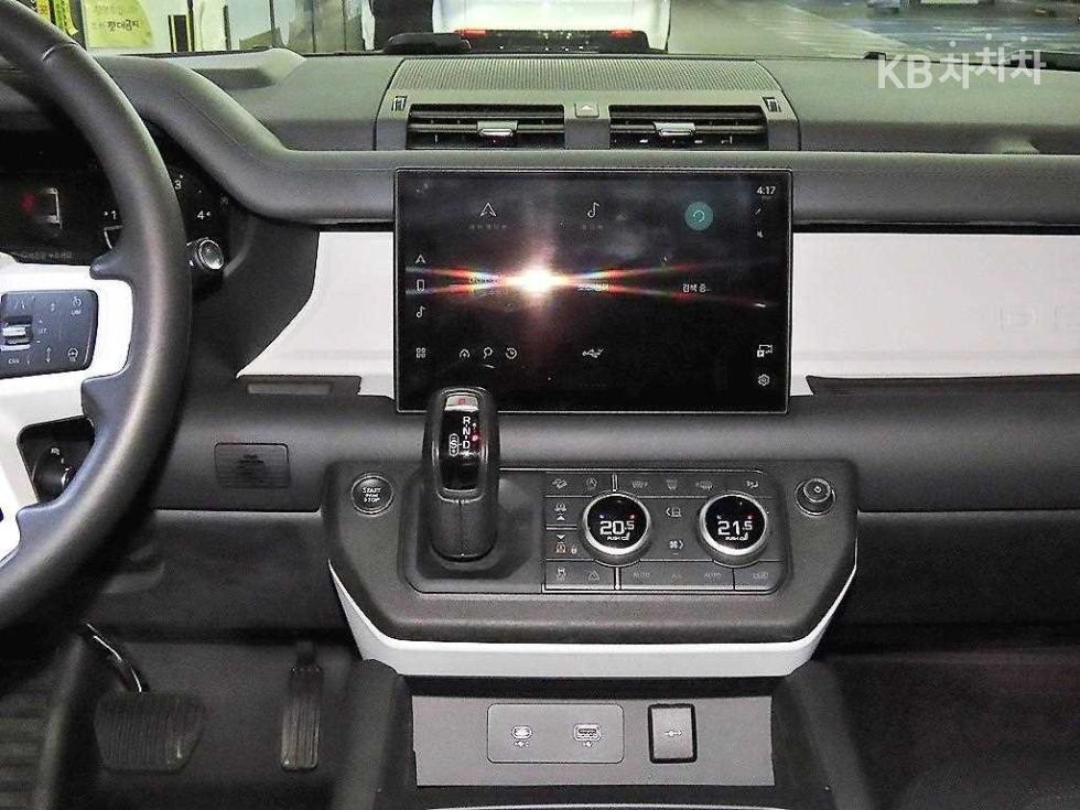 Land Rover Defender — miniaturë 11