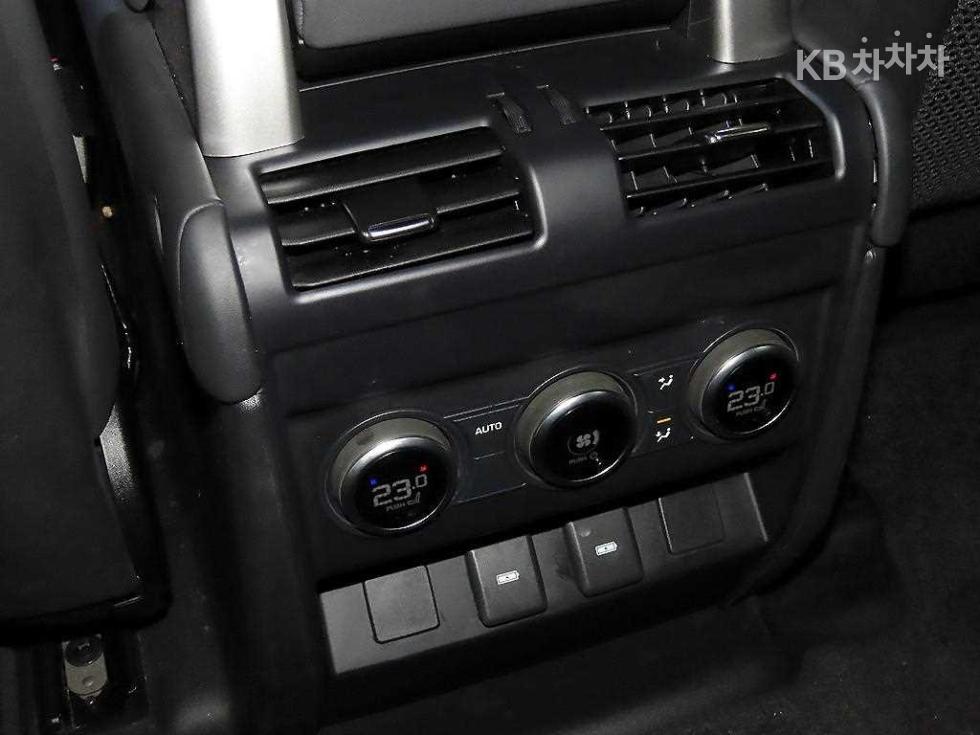 Land Rover Defender — miniaturë 13