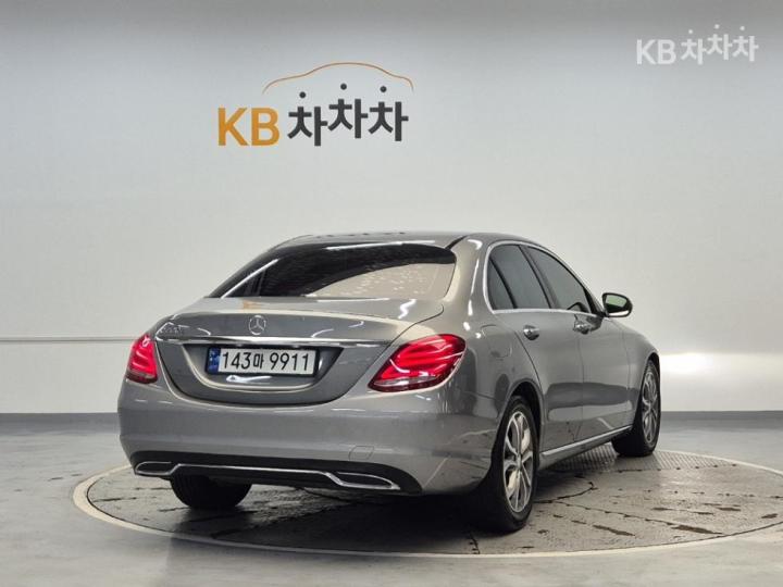 Mercedes-Benz C-Class C220d Avantgarde W205 4