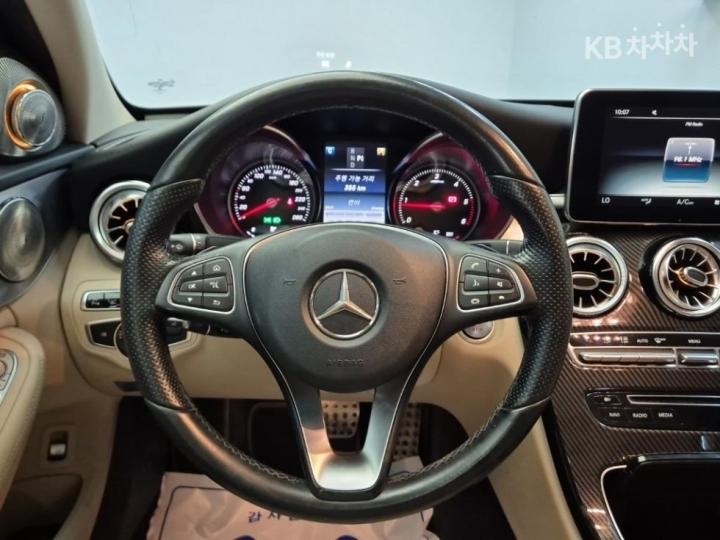 Mercedes-Benz C-Class C220d Avantgarde W205 10