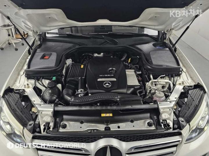 Mercedes-Benz GLC-Class X253 350e 4Matic AMG Line 7