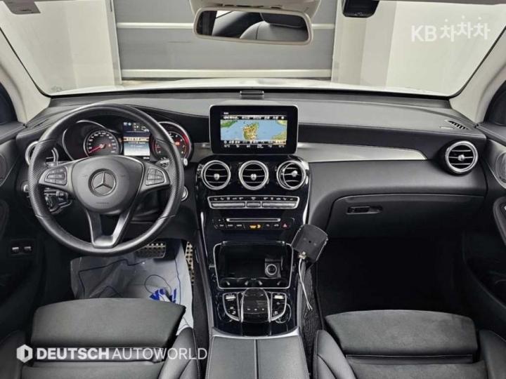 Mercedes-Benz GLC-Class X253 350e 4Matic AMG Line 8