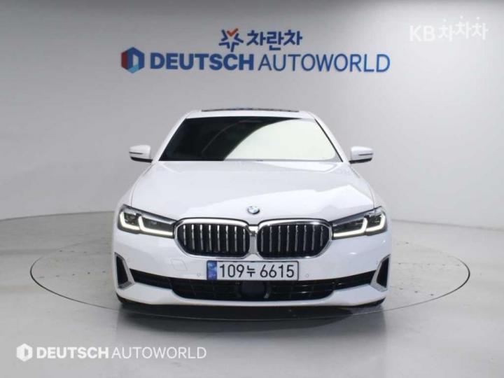 BMW 5 Series G30 520i Luxury 4