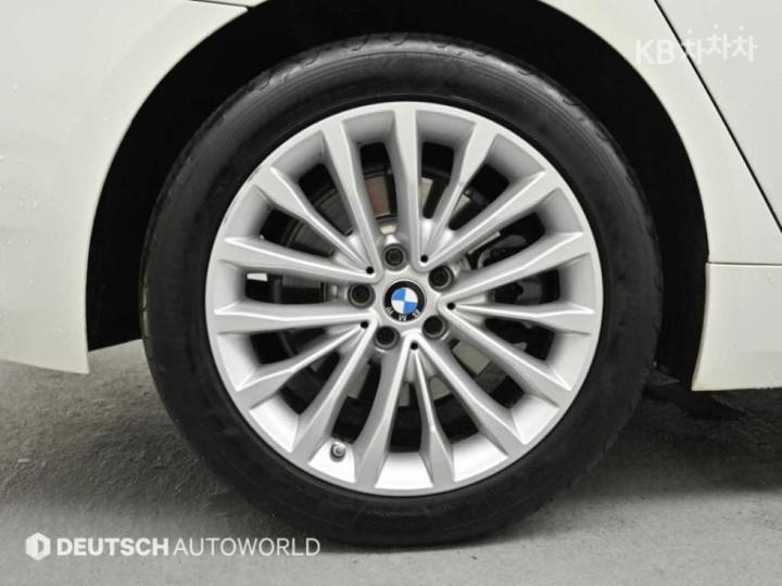 BMW 5 Series G30 520i Luxury 6