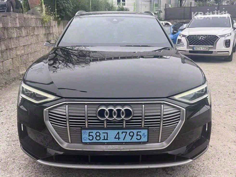 아우디 e-tron 55 quattro 기본형