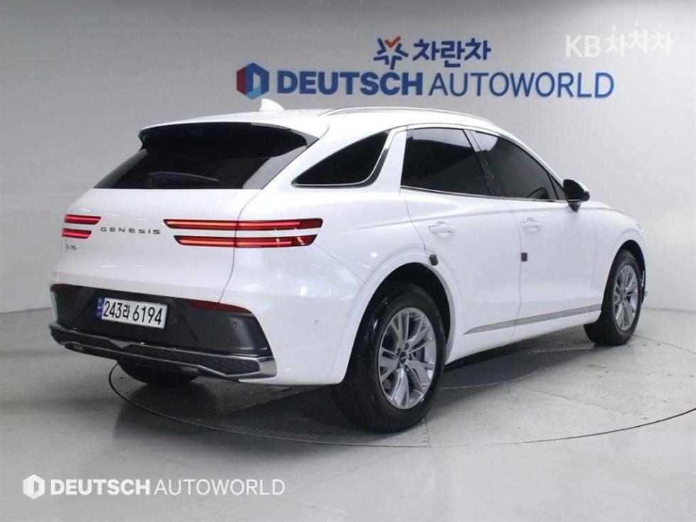 2025 - genesis gv70