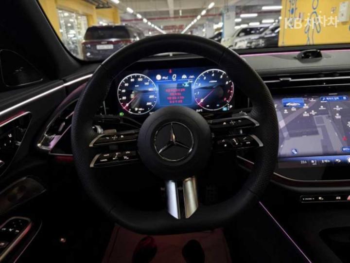 Mercedes-Benz E-Class W214 E300 4MATIC Exclusive 10