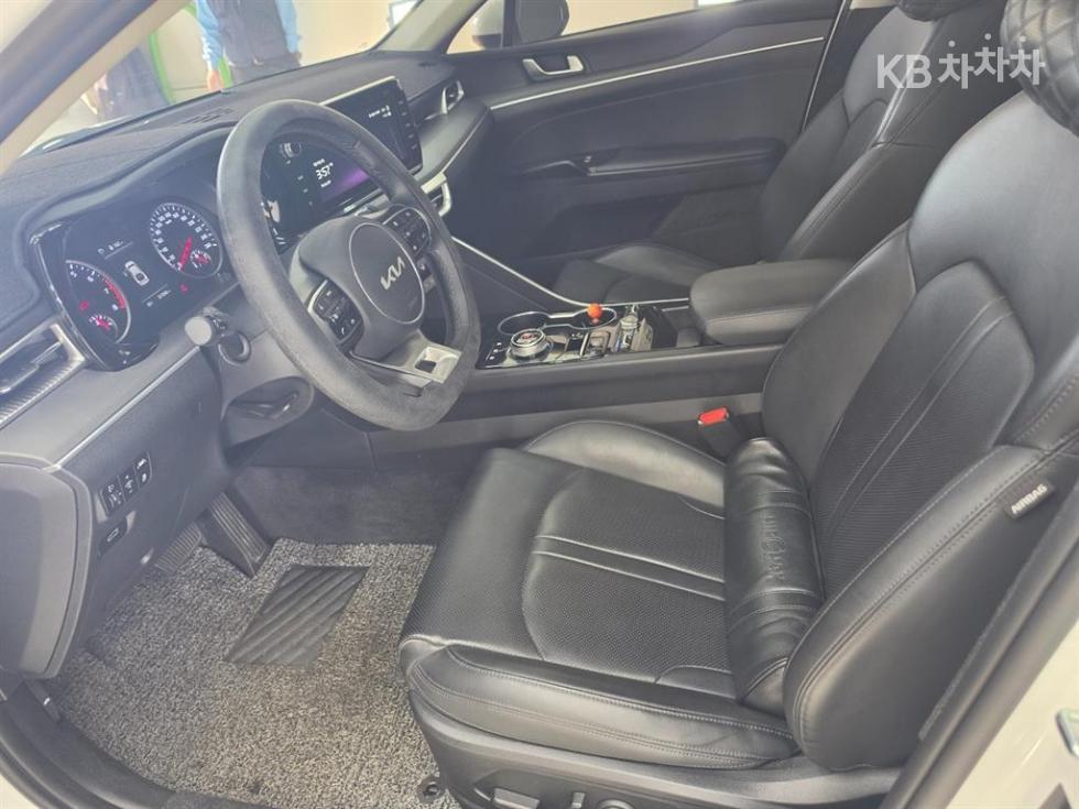 2022 - kia k5