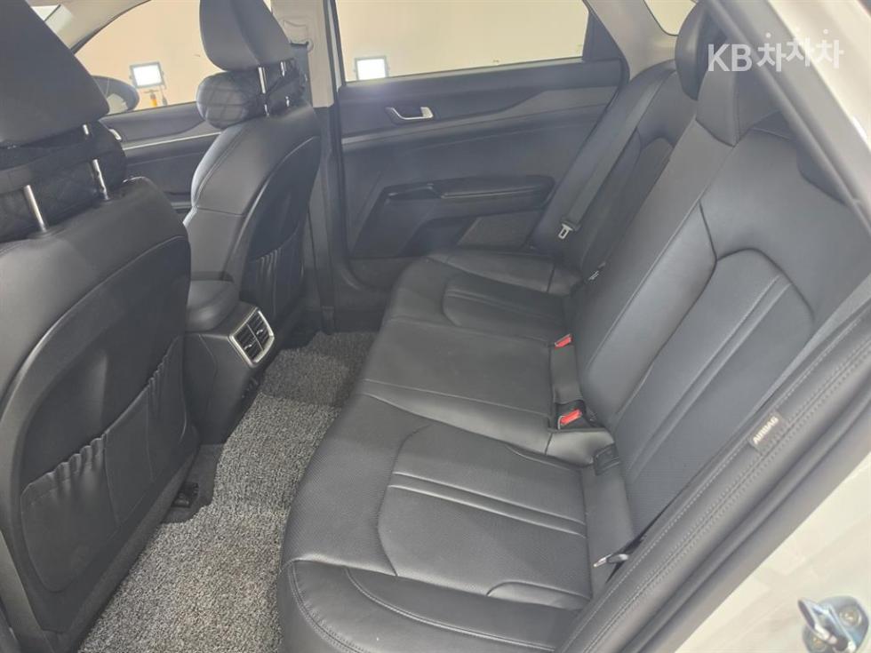 2022 - kia k5