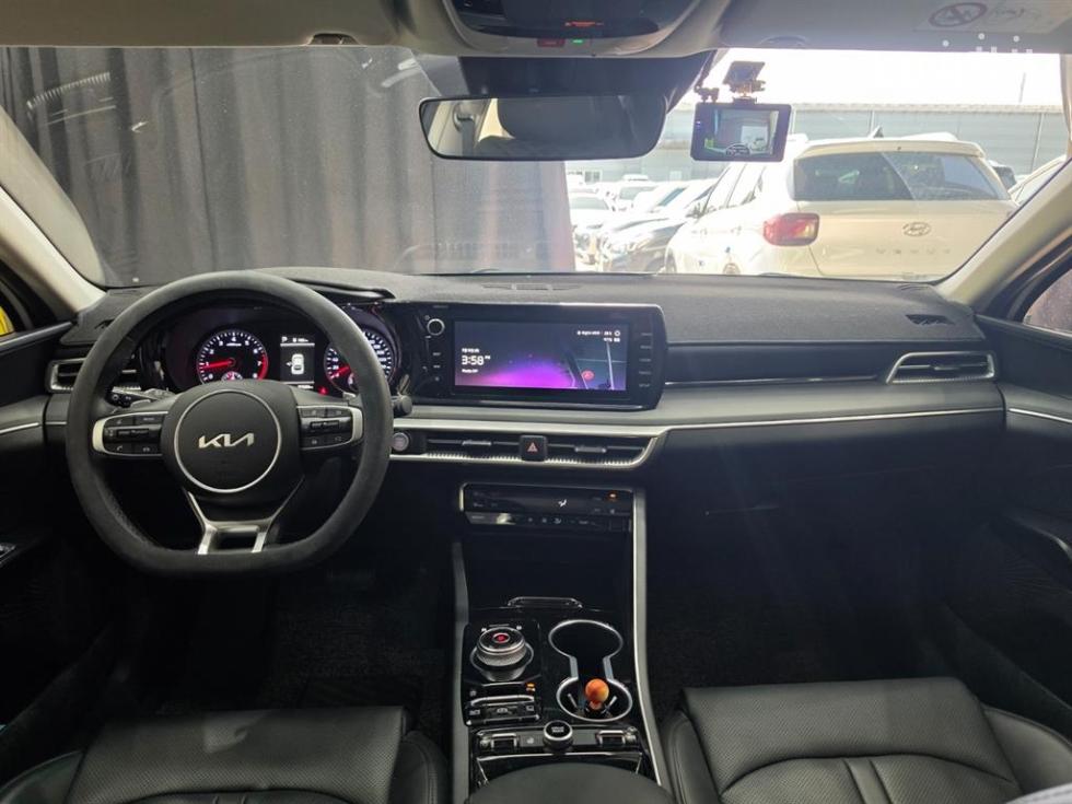 2022 - kia k5