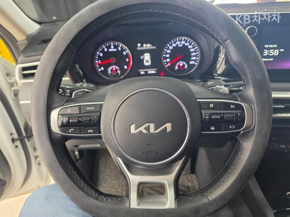 2022 - kia k5
