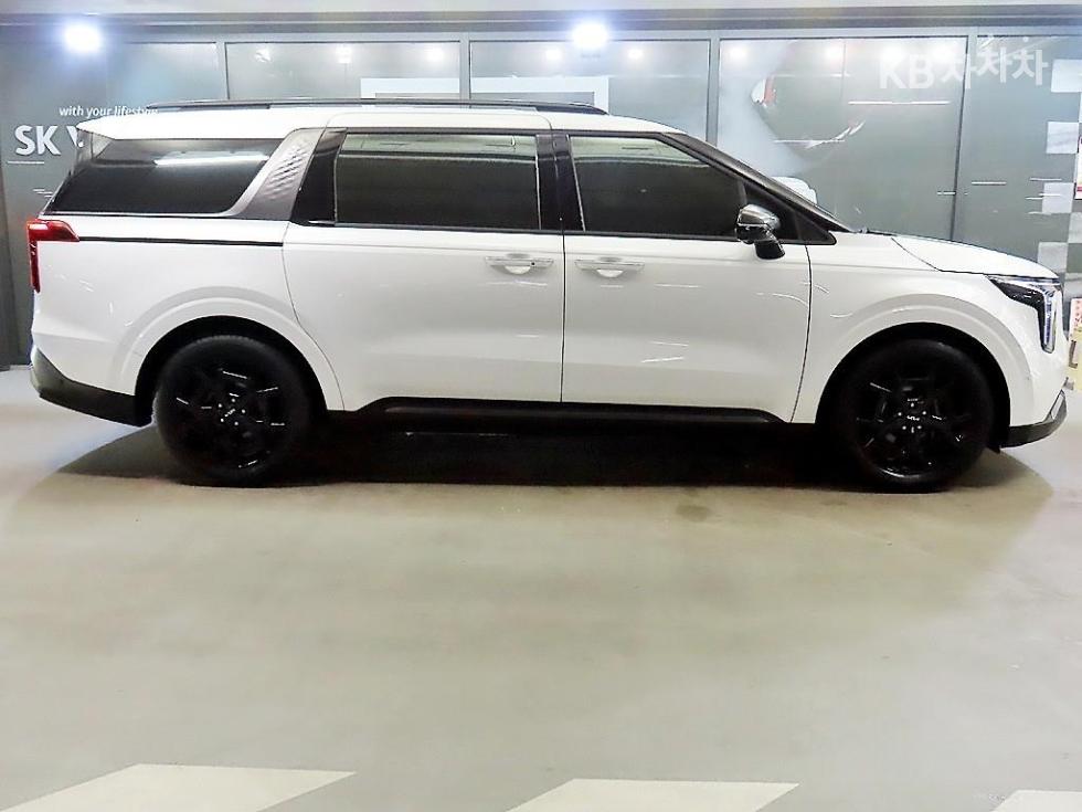 2025 Kia 4 photo