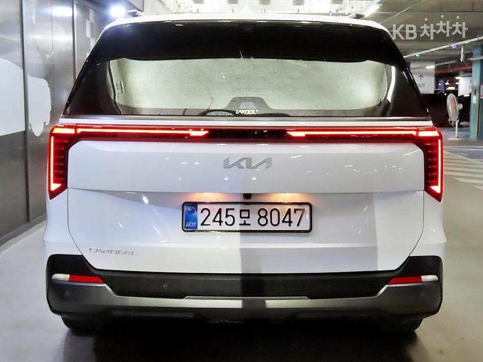 2025 Kia 4 photo