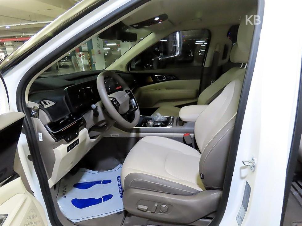 2025 Kia 4 photo