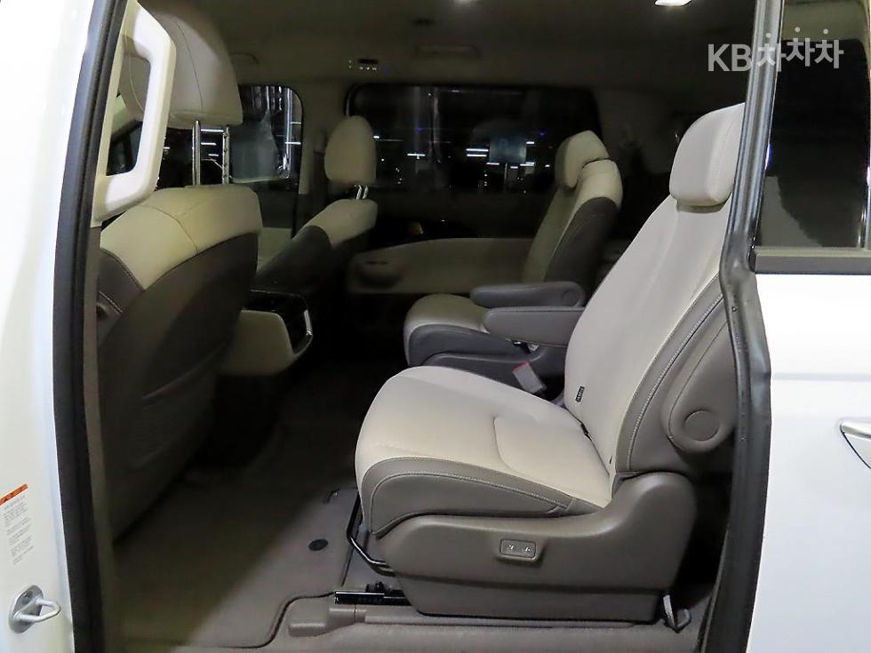 2025 Kia 4 photo