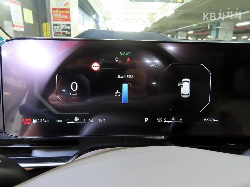 2025 Kia 4 photo